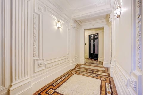 Entrance / Reception