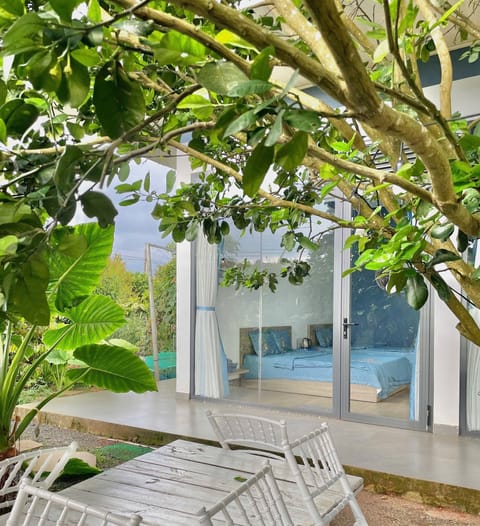 Standard Double Room, Garden View | Iron/ironing board, free WiFi