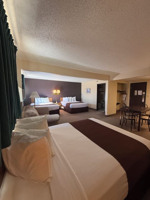 Suite, Multiple Beds | Desk, iron/ironing board, cribs/infant beds, rollaway beds