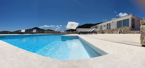 Outdoor pool, pool umbrellas, sun loungers