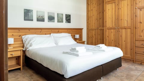 Apartment (1 Bedroom) | 1 bedroom, iron/ironing board, cribs/infant beds, bed sheets