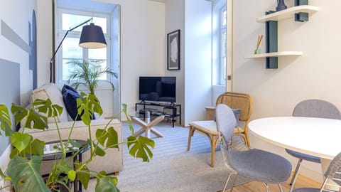 Bright, elegant, and filled with Lisbon sunlight — the perfect place to unwind.

#andoliving #lisbon #relax #comfort