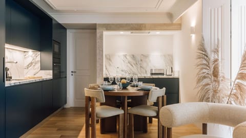 A beautifully set table for unforgettable moments in a tasteful dining area.
 #AndoLiving #Portugal #Santos #DiningInStyle #CozyLuxury