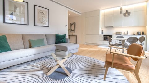 Bright, modern apartment with a spacious living area in the heart of Lisbon — perfect for sharing memorable moments.

#andoliving #lisbon #memories #portugal