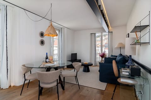 An inviting dining area that will comfortably fit everyone.
#diningarea #comfort #modern #portugal #pt #lisbon