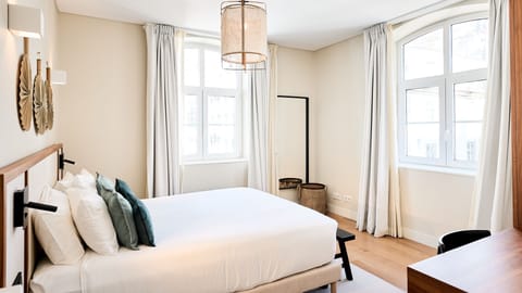 A bright bedroom filled with natural light, designed for restful and comfortable stays.

#BrightBedroom #NaturalLight #RestEasy #ComfortStay