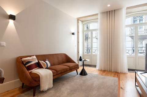 This living area is the ideal setting for unwinding with a book, hosting intimate gatherings, or simply savoring a moment of tranquility. It's the epitome of upscale urban living.