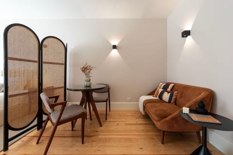 Plush designer furnishings blend comfort and style for effortless, upscale living.

#DesignerInteriors #UpscaleComfort #ModernLiving #CuratedSpaces
