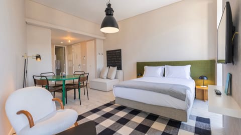 This sun-filled studio is designed with modern touches, offering a bright and open space to relax.
#openspace #comfort #studio #modern #design #portugal #pt #lisbon