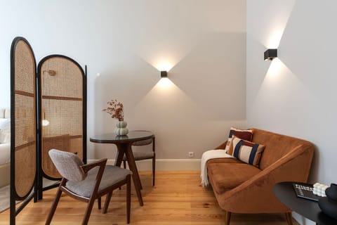 A bright living area filled with natural light, framed by expansive windows overlooking iconic Flores Street.

#NaturalLight #CityViews #ElegantLiving #UrbanCharm