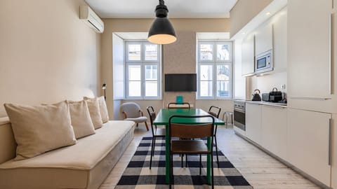 Experience city living in this modern, airy apartment, filled with light and thoughtful design.
#design #modern #decor #portugal #pt #lisbon