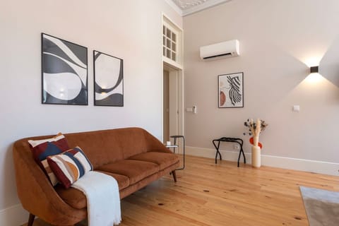 An inviting living area perfect for quiet moments, intimate gatherings, and refined urban living.

#UpscaleLiving #UrbanElegance #RelaxInStyle #PremiumInteriors