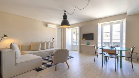A modern dining space perfect for casual meals or a quick coffee with a view.
#diningarea #kitchenette #modern #portugal #pt #lisbon