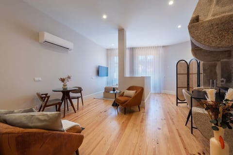 An open-concept living space where sophistication meets effortless versatility.

#OpenConceptLiving #ModernElegance #PremiumDesign #UrbanStyle