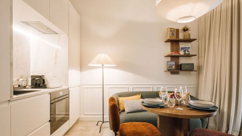 A sleek kitchenette seamlessly blends into the living space — ideal for slow breakfasts and intimate dinners at home.

#CityStudio #ModernLiving #LisbonStay #UrbanRetreat