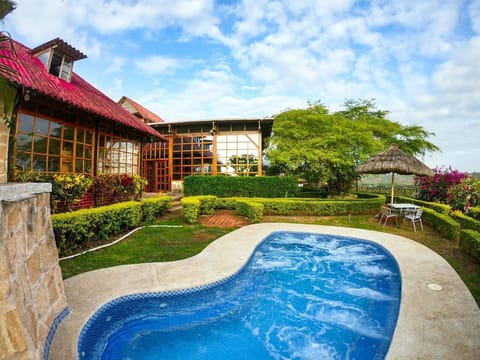 8 outdoor pools