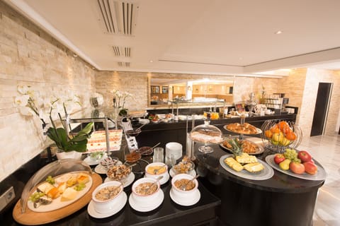 Free daily buffet breakfast