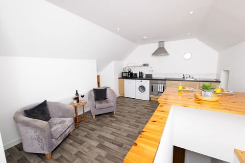 Open plan kitchen and lounge