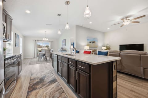 House, Multiple Beds, Hot Tub (Serenity by the Sea) | Interior