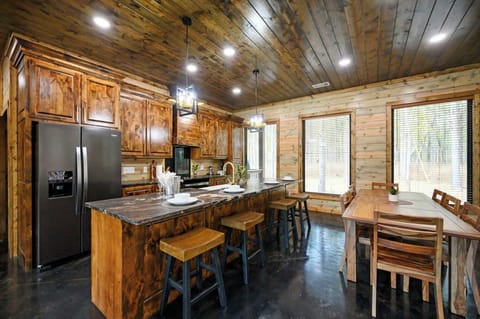 Cabin, Multiple Beds, Hot Tub, Garden View (River Fork Retreat) | Private kitchen
