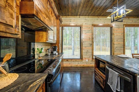 Cabin, Multiple Beds, Hot Tub, Garden View (River Fork Retreat) | Private kitchen