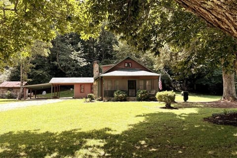 Welcome to the Cabin in Moody Hollow!