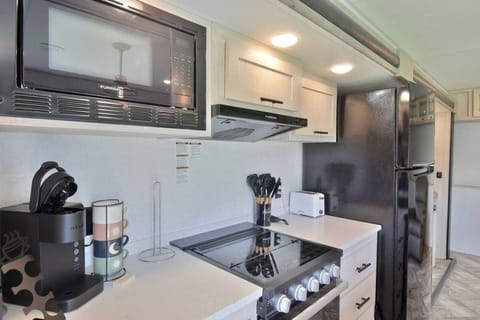 4d03b591-5e99-43d7-82d1-d78a0e9c9a8d