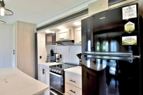 d427abd7-71b7-4b8e-a7bb-7fe3a521b2b7