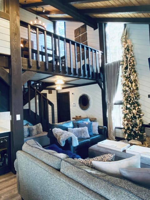 Family Condo, Mountain View | Living area