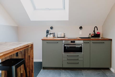 Comfort Suite (Le Loupiot) | Private kitchen | Espresso maker, coffee/tea maker, freezer