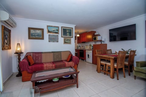 Luxury Apartment, Patio, Mountain View | Soundproofing, iron/ironing board, free WiFi