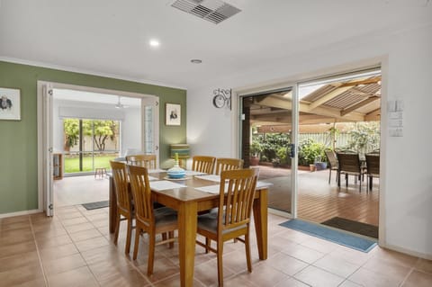 Apartment | Dining
