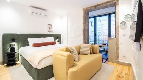 Bright designer bedroom with premium linens and soft lighting — your quiet escape in the heart of Porto. #PortoStay #BoutiqueFeel #CozyNights