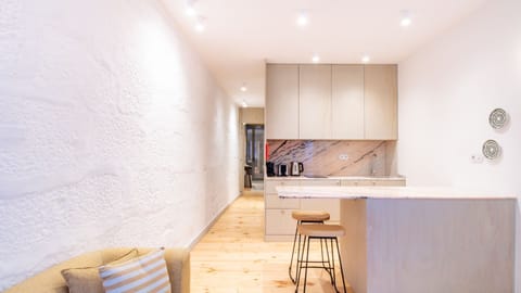 Open living area with  dining space — great for relaxing after a full day in the city. #RelaxAndUnwind #CityBreak #PortugalStays