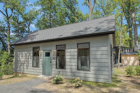 Welcome to Woodsage, a 2-bedroom suite at Petite Acres in New Buffalo! This unit is located right next to the onsite gym with sauna and cold plunge!