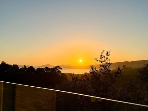 Breathtaking views of the sea and Islas Cíes from the terrace in complete tranquility.