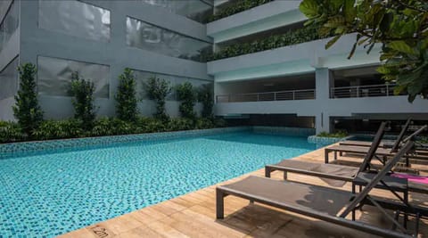 2 outdoor pools