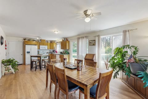 Chiloquin Vacation Rental | 3BR | 2.5BA | 1,568 Sq Ft | Step-Free Entry