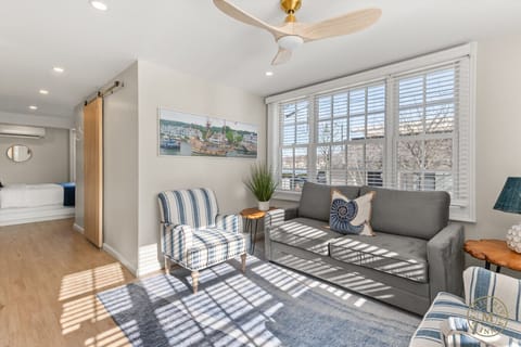 Slow down and stay awhile. Our intentionally designed lounge is the ideal retreat for morning coffee or an evening glass of wine.