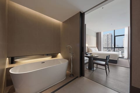 Executive King Room | Jetted tub