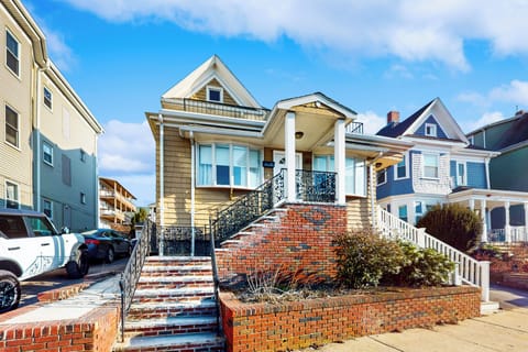 Everett Vacation Rental | 4BR | 1.5BA | Stairs Required | 1,511 Sq Ft