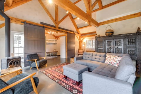 New Haven Vacation Rental | 4BR | 3.5BA | 2,200 Sq Ft | Stairs Required
