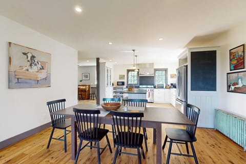 Dining Area | Dishes & Flatware Provided