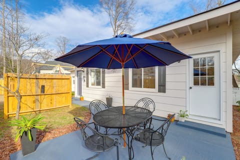 Black Mountain Vacation Rental | 2BR | 2BA | 1,100 Sq Ft | Steps to Enter