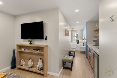 Slow down and stay awhile. Our intentionally designed lounge is the ideal retreat for morning coffee or an evening glass of wine.
