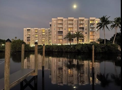 Palm Beach Landings from the dock