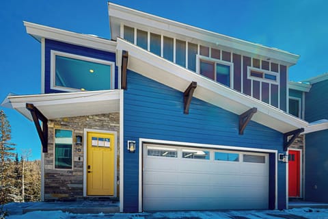 ExteriorBrian Head Vacation Rental | 4BR | 3.5BA | Stairs Required | 2,300 Sq Ft