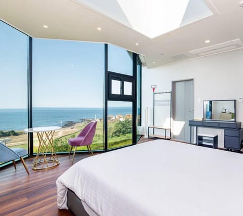 Ocean Suite Room | Free WiFi
