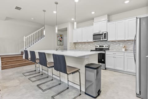 Full kitchen stocked