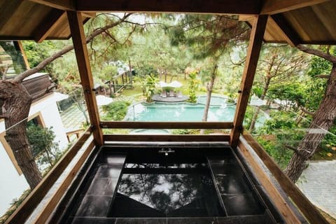 Deluxe Double Room, Courtyard View | Bathroom | Free toiletries, hair dryer, slippers, bidet